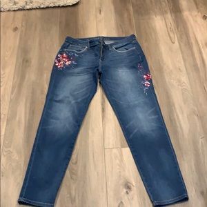 White House Black Market -the Girlfriend jean